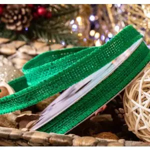 15mm wired edge hessian ribbon in Christmas green