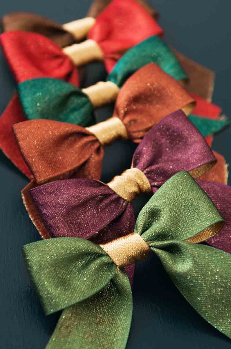 Bows made with jewels ribbon