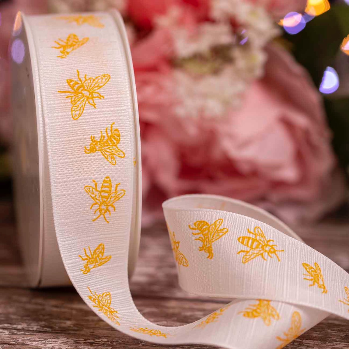 Linen look ribbon in white with yellow bee print