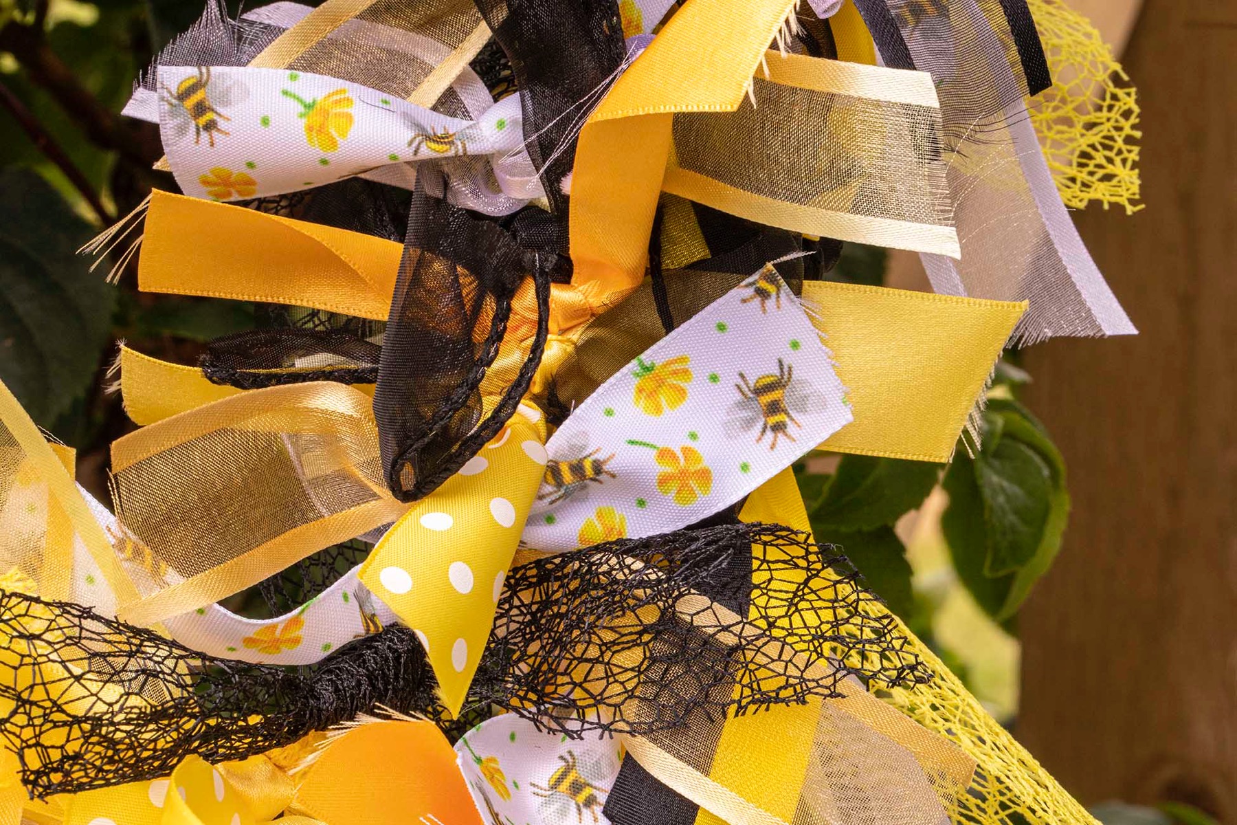 Bee Wreath kit Ribbons